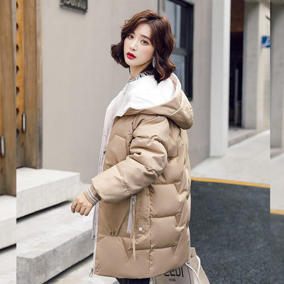 Női téli kabát kapucnival és zsebekkel