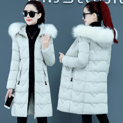 Testhezálló modell női hosszú kabát kapucnival és cipzárral