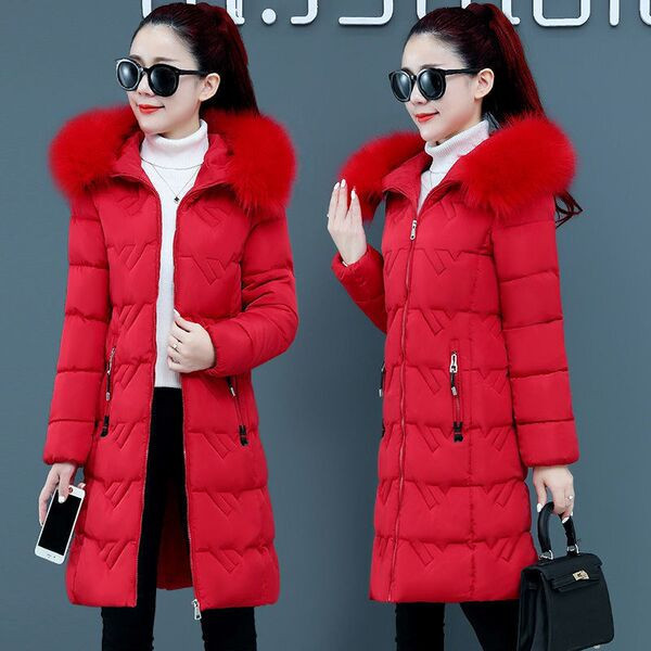 Testhezálló modell női hosszú kabát kapucnival és cipzárral