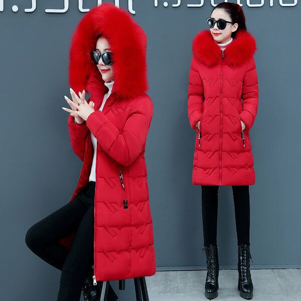 Testhezálló modell női hosszú kabát kapucnival és cipzárral