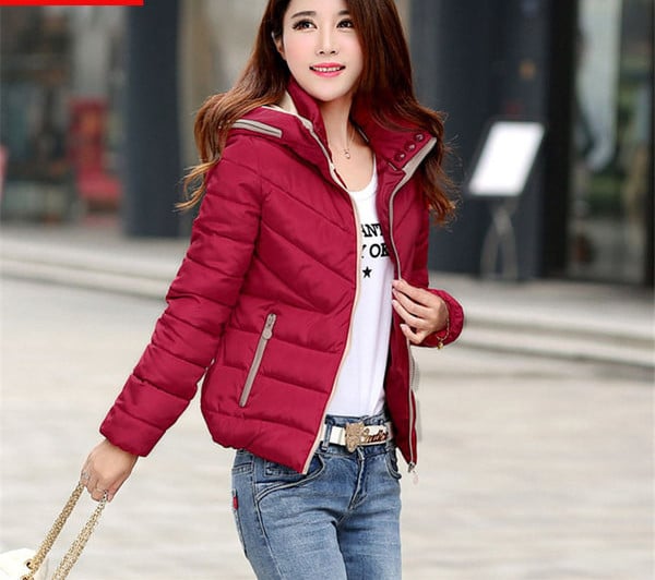 Könnyű női kabát kapucnival és cipzárral