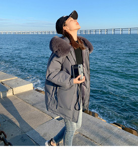 Női alkalmi kabát eco pehelyszínnel és mély zsebekkel