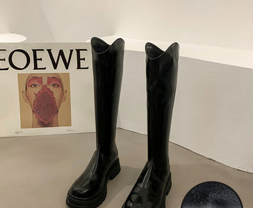 Нов модел дамски кожени ботуши с груба подметка