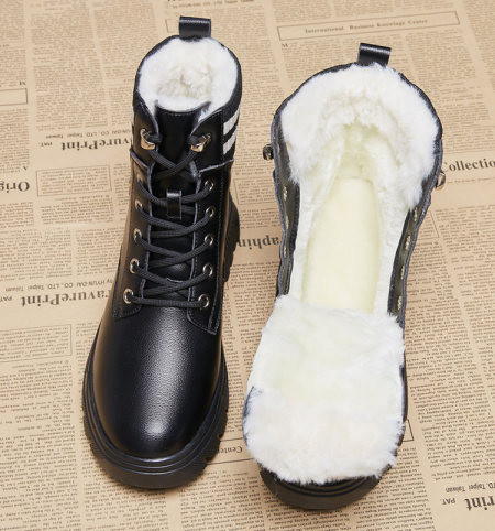 Дамски боти от изкуствена кожа с връзки в черен и бял цвят 