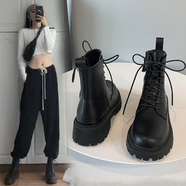 Черни дамски боти с груба подметка и връзки