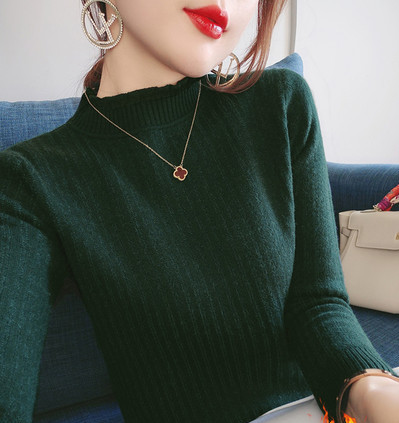 Γυναικείο πουλόβερ με χαμηλό γιακά