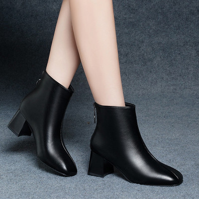 Модерни дамски боти с цип в два модела