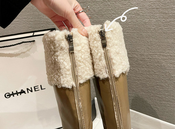 Дамски ботуши с пух и груба подметка