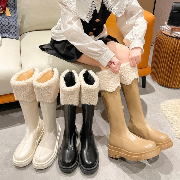 Дамски ботуши с пух и груба подметка