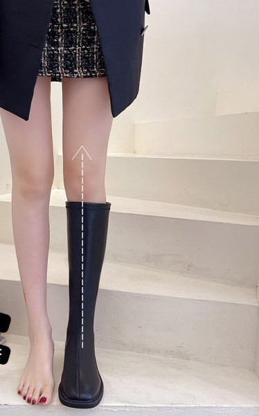 Изчистен модел дамски ботуши от еко кожа с равна  подметка