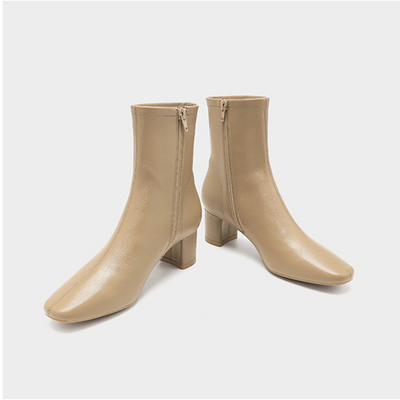 Стилни дамски боти с дебел висок ток