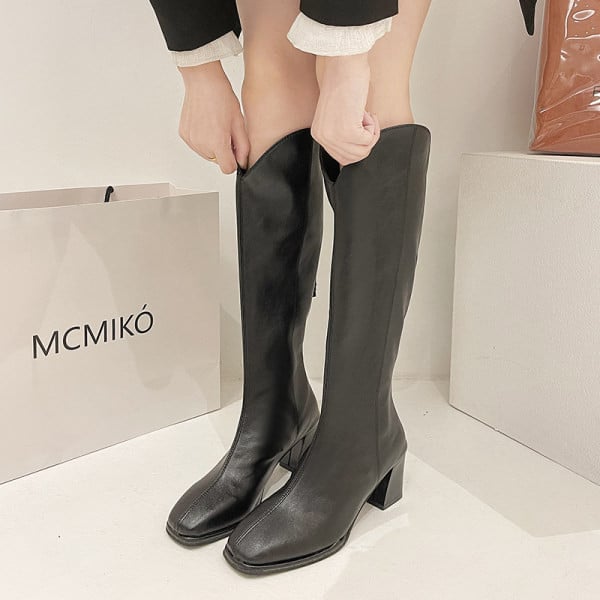 Дамски кожен ботуш с дебел 6см ток