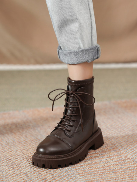 Дамски боти от изкуствена кожа с груба подметка