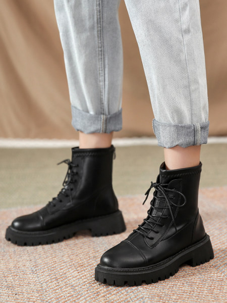 Дамски боти от изкуствена кожа с груба подметка