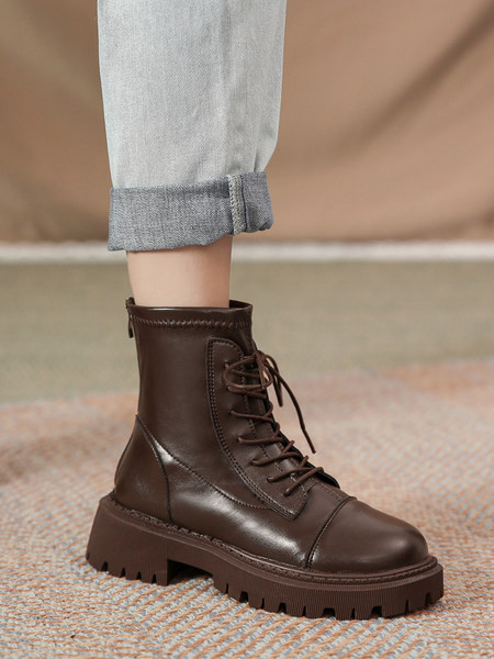 Дамски боти от изкуствена кожа с груба подметка