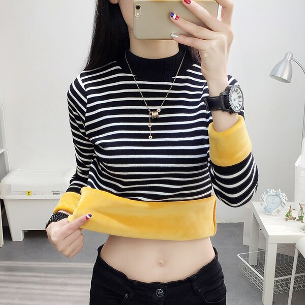 Дамски зимен пуловер с кадифена подплата и висока яка 