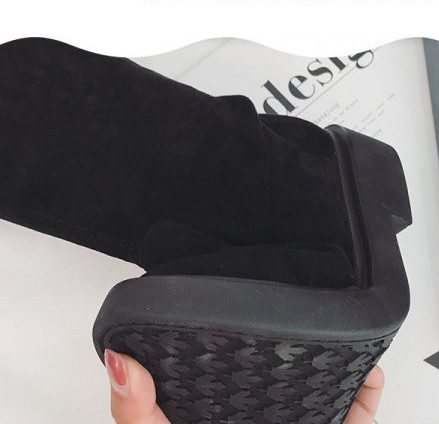 Modern női csizma öko velúrból