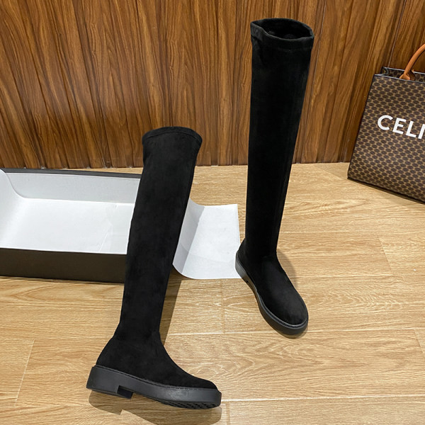 Női csizma mesterséges velúrból, fekete színben