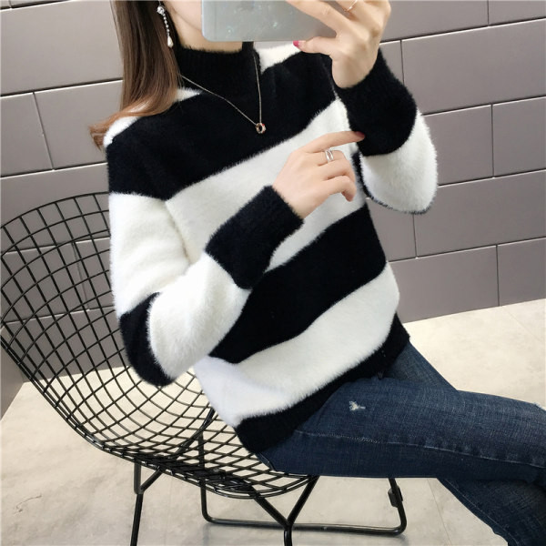 Női csíkos pulóver magas gallérral