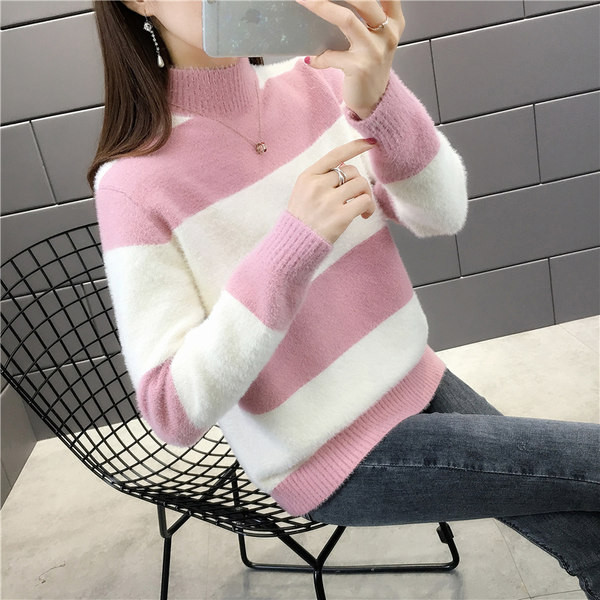 Női csíkos pulóver magas gallérral