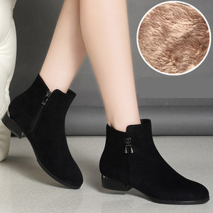 Alkalmi női csizma meleg béléssel, fekete színben