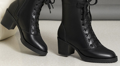 Női őszi-téli csizma vastag, négyzet alakú sarokkal és fűzővel