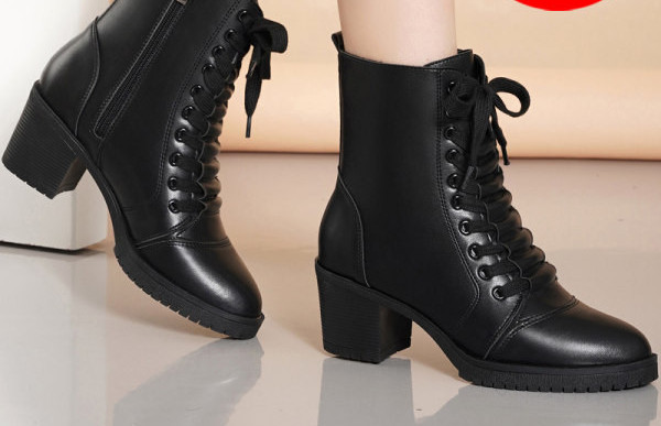 Női őszi-téli csizma vastag, négyzet alakú sarokkal és fűzővel