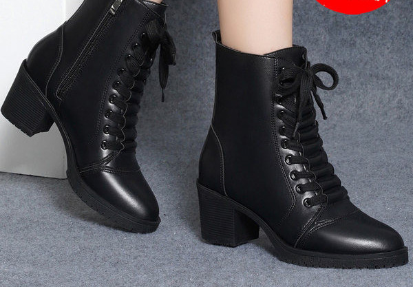 Női őszi-téli csizma vastag, négyzet alakú sarokkal és fűzővel