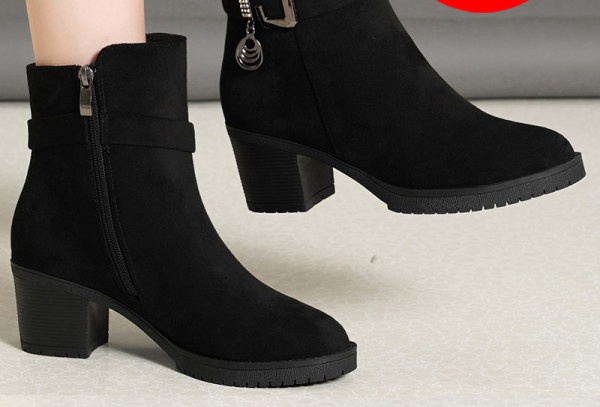 Alkalmi női csizma öko velúrból, fém díszítéssel