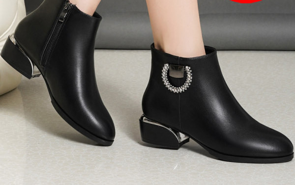 Modern csizma eco bőrből vagy öko velúrból