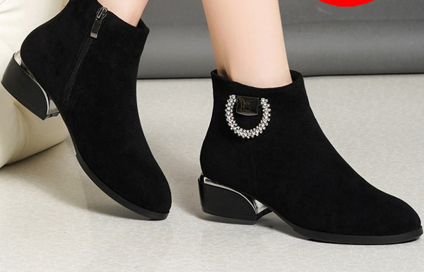 Modern csizma eco bőrből vagy öko velúrból