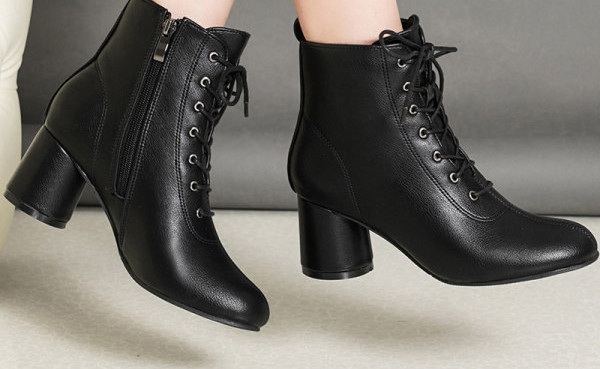 6 cm magas sarkú női bőrcsizma új modellje