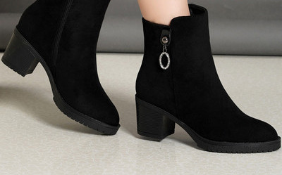 Női lekerekített velúr csizma vastag, négyzet alakú sarokkal