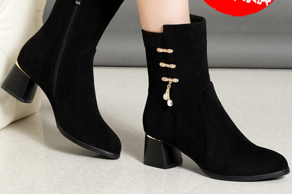 Női lekerekített velúr csizma vastag, négyzet alakú sarokkal