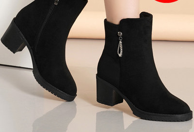 Modern női csizma 6 cm-es sarokvastagsággal