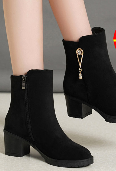 Modern női csizma 6 cm-es sarokvastagsággal