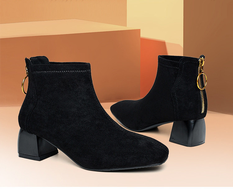 Modern női csizma kétféle cipzárral