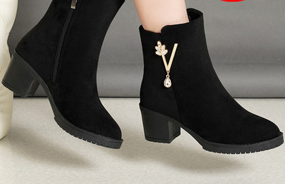 Női csizma öko velúrból 6 cm sarokkal - többféle modell