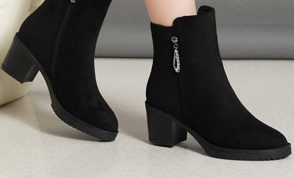 Női csizma öko velúrból 6 cm sarokkal - többféle modell