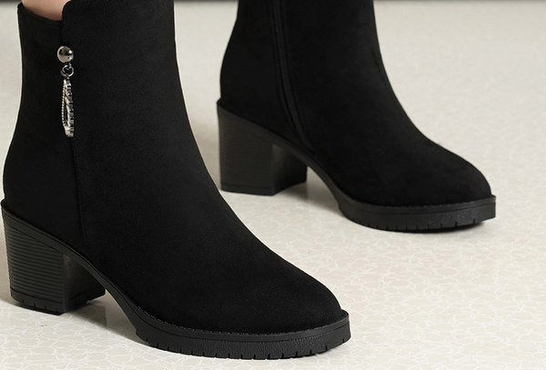 Női csizma öko velúrból 6 cm sarokkal - többféle modell