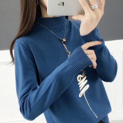 Alkalmi női pulóver magas gallérral és felirattal