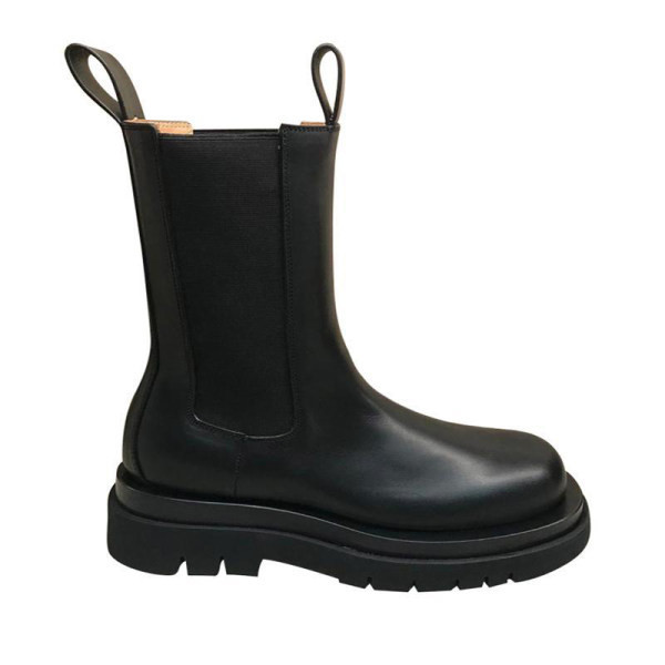 Modern női csizma masszív durva talppal