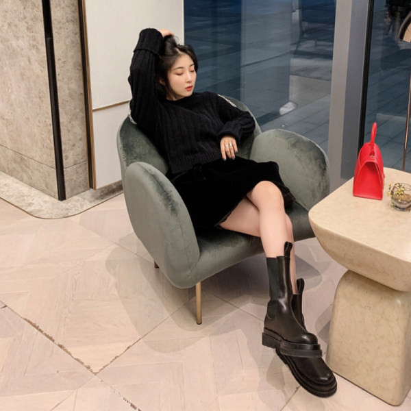 Modern női csizma masszív durva talppal