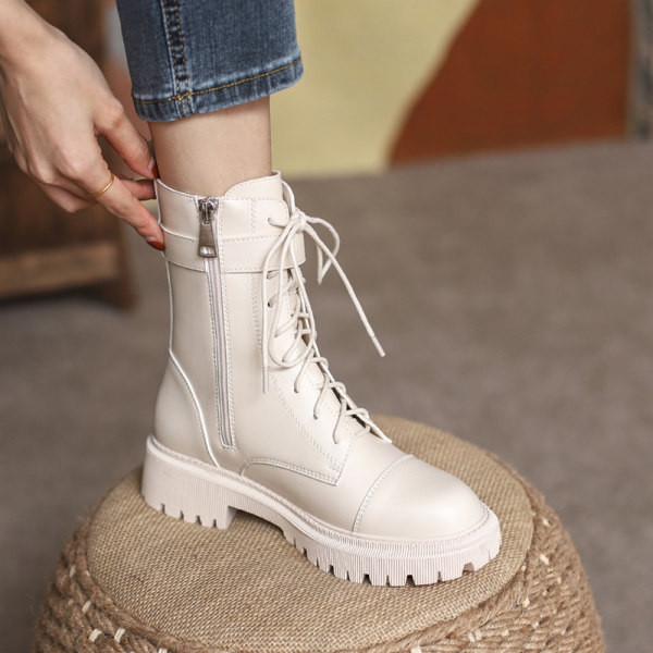 Női alkalmi csizma durva csatos talppal és cipzárral