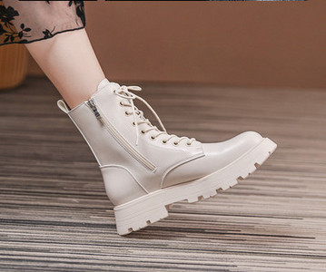 Női bőrcsizma fűzővel - két színben