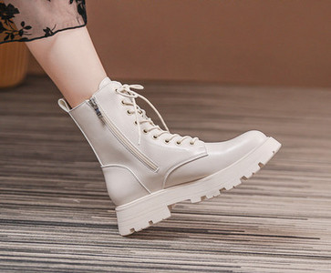 Női bőrcsizma fűzővel - két színben