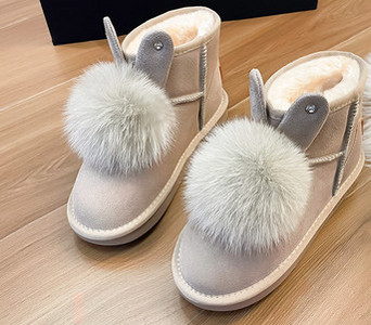 Női téli csizma meleg béléssel és pehellyel