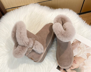 Alkalmi női csizma csattal és pehellyel