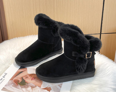 Alkalmi női csizma csattal és pehellyel