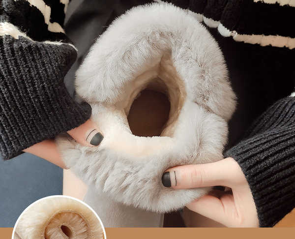 Alkalmi női csizma csattal és pehellyel